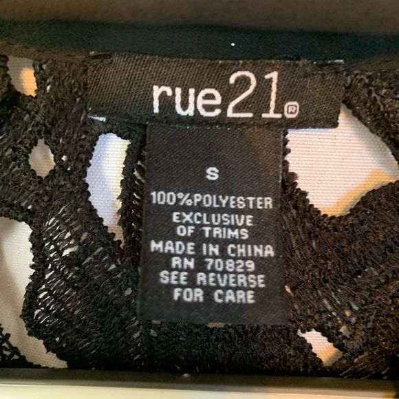 Rue 21 Black V-Neck Lace insert back Collarless 3/4 Tab sleeve Top s (A-135) - Picture 3 of 4